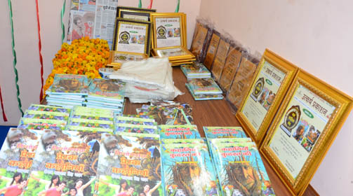 à¤•à¥ˆà¤ªà¥à¤Ÿà¤¨ à¤šà¤‚à¤¦à¥à¤°à¤ªà¤¾à¤² à¤¸à¤¿à¤‚à¤¹ à¤¯à¤¾à¤¦à¤µ à¤•à¥€ à¤ªà¥à¤¸à¥à¤¤à¤• à¤•à¤¾ à¤²à¥‹à¤•à¤¾à¤°à¥à¤ªà¤£ à¤¸à¤®à¤¾à¤°à¥‹à¤¹ à¤‰à¤¤à¥à¤•à¤°à¥à¤· à¤ªà¥à¤°à¤•à¤¾à¤¶à¤¨ à¤•à¥‡ à¤¤à¤¤à¥à¤µà¤¾à¤µà¤§à¤¾à¤¨ à¤®à¥‡à¤‚ ...21 à¤•à¤µà¤¿ à¤²à¥‡à¤–à¤•à¥‹à¤‚ à¤•à¥‹ à¤¸à¤®à¥à¤®à¤¾à¤¨à¤¿à¤¤ à¤•à¤¿à¤¯à¤¾ à¤—à¤¯à¤¾ à¤‰à¤¤à¥à¤•à¤°à¥à¤· à¤ªà¥à¤°à¤•à¤¾à¤¶à¤¨ à¤¦à¥à¤µà¤¾à¤°à¤¾ 